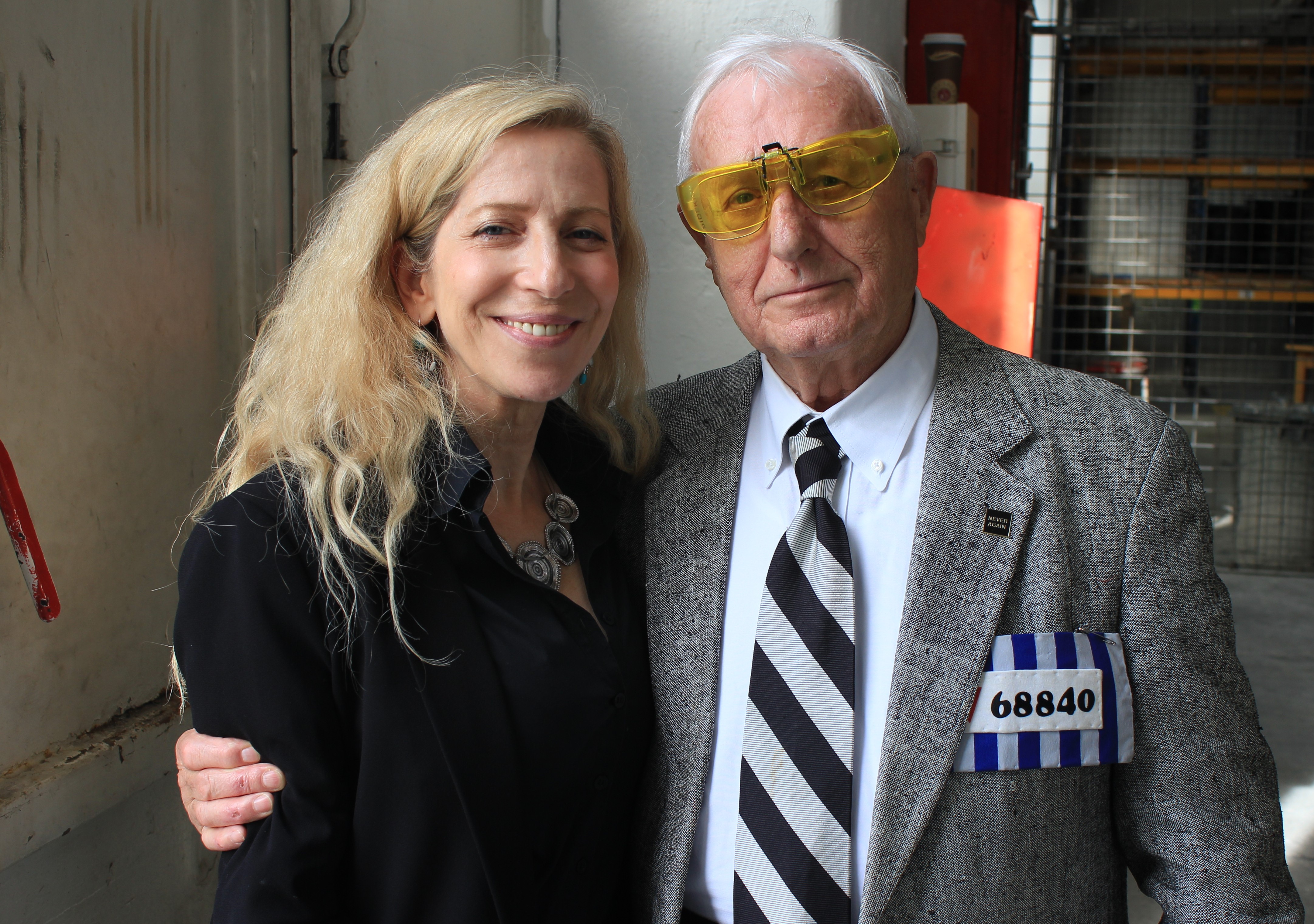 Andrew und Weill-Sängerin.jpg