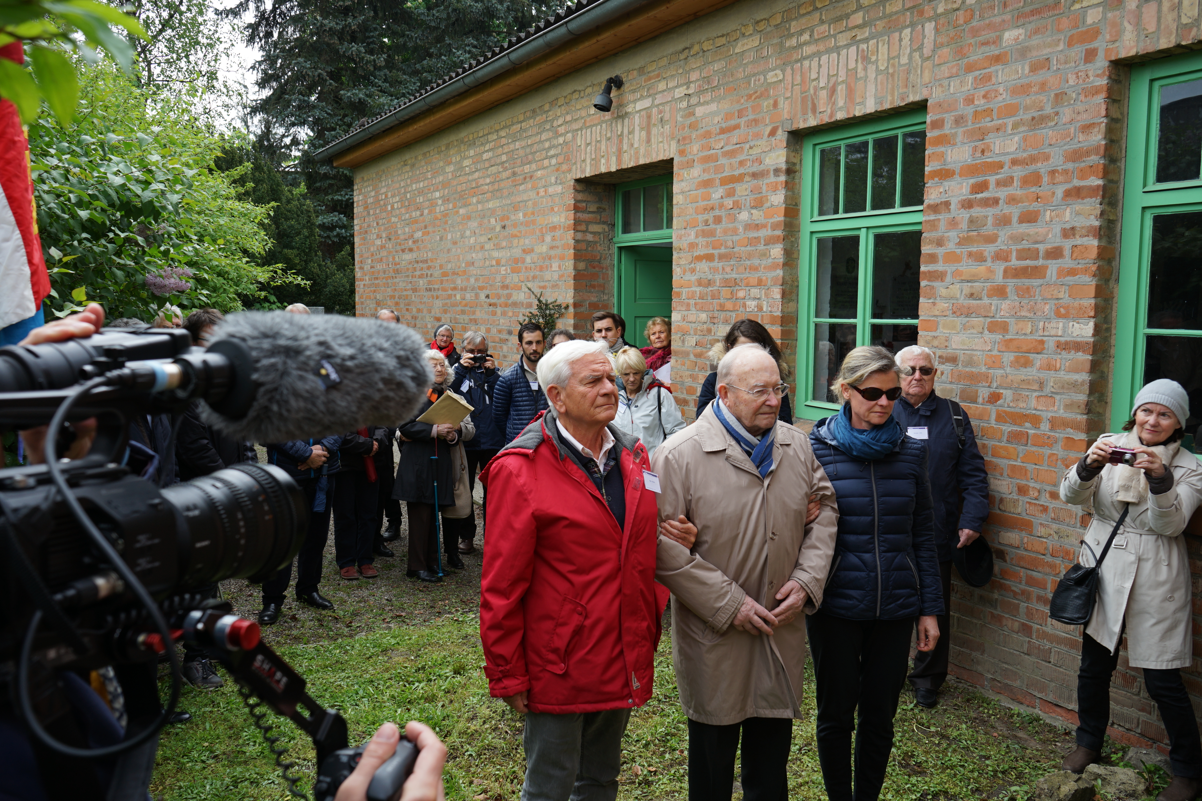 Bernard Maingot vor franz. Denkmal.JPG