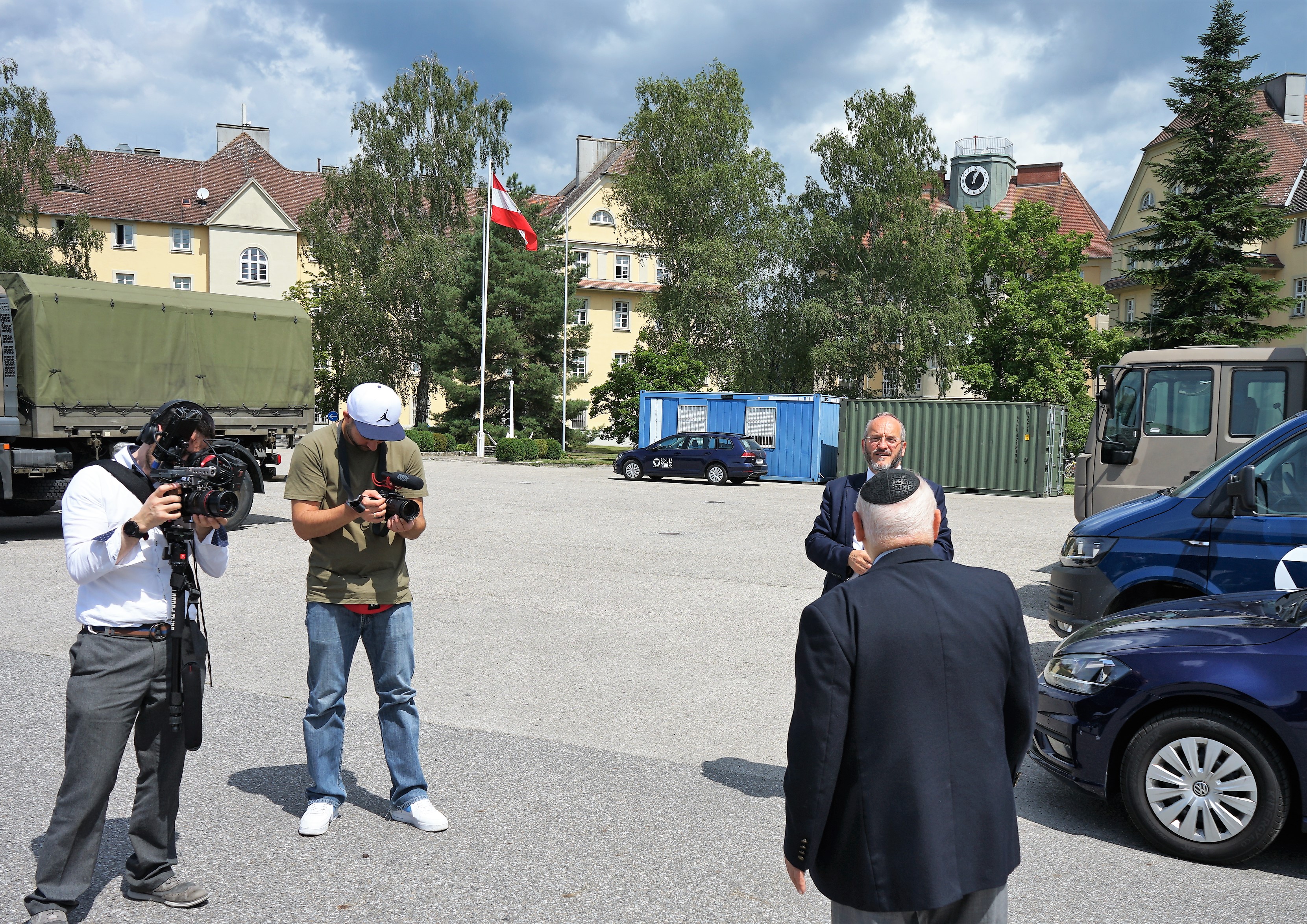 Jozef Lewkowicz und Filmteam 2.jpg