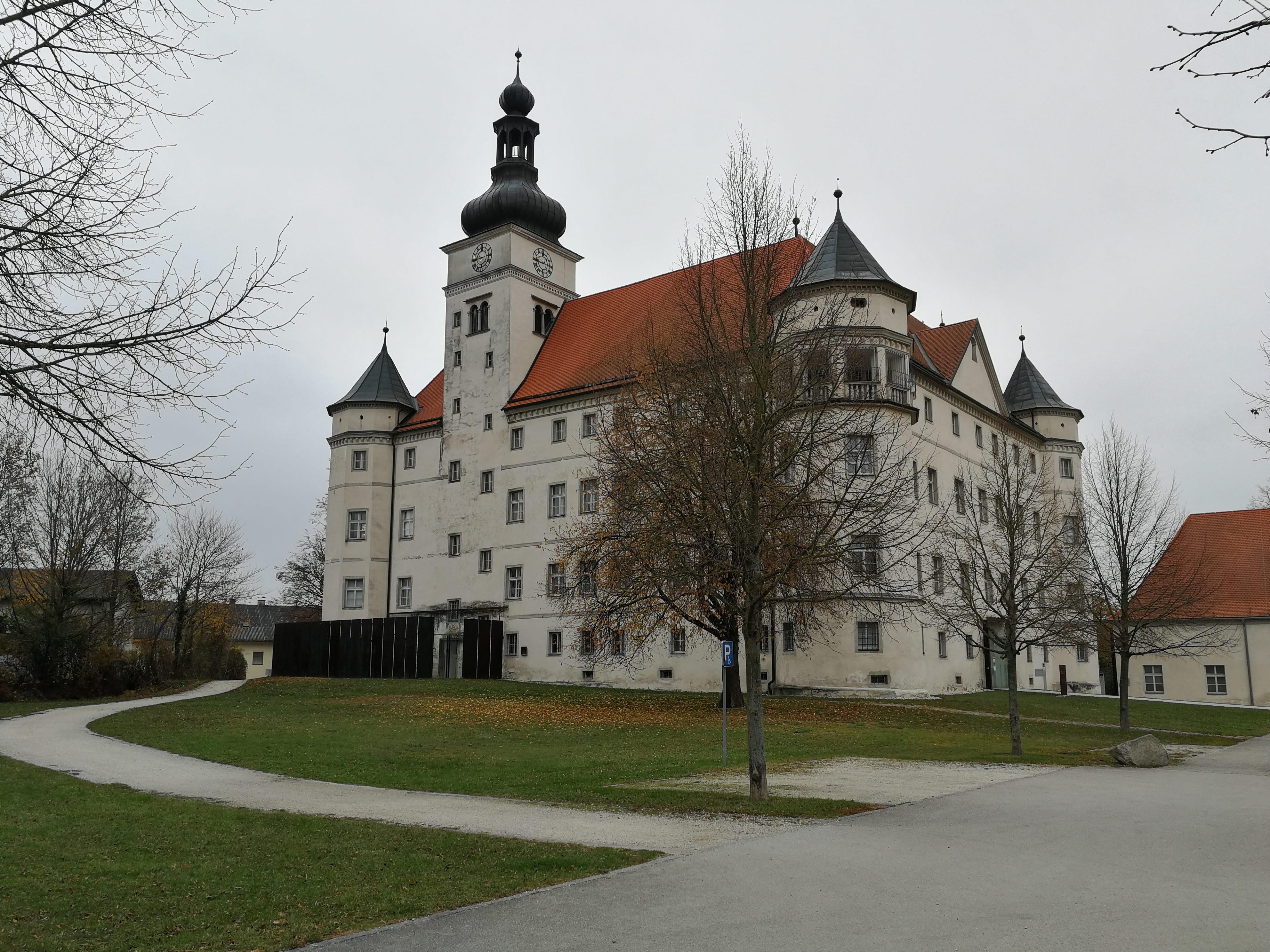 Schloss Hartheim.jpg