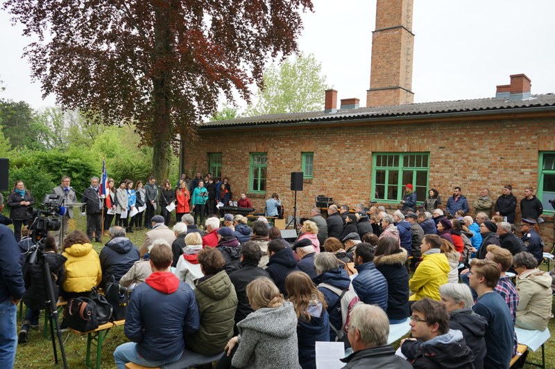 Überblick Gedenkfeier 1.JPG