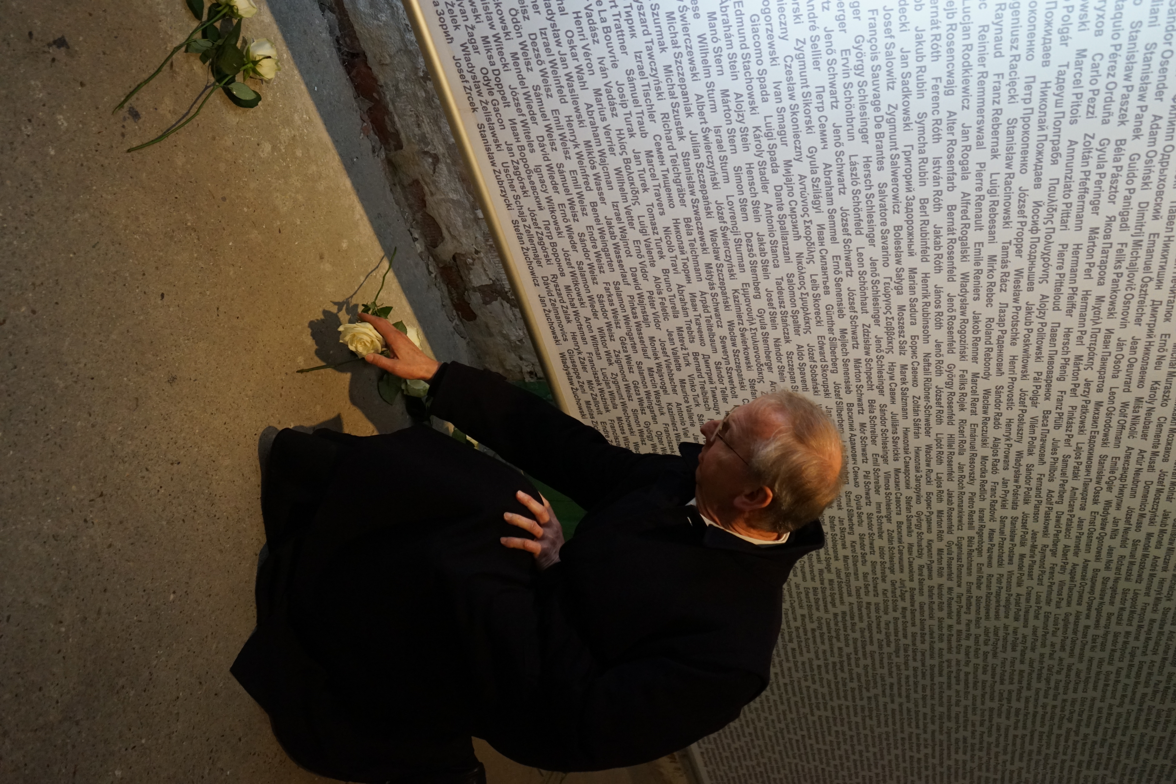 Wand der Namen - Gedenkfeier 2 - Pater Martin.JPG